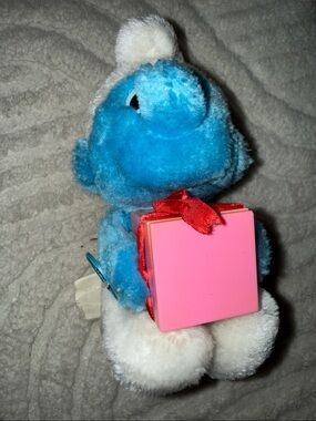 Vintage 1984 Peyo ganz Jokey Smurf Blue Plush Character Holding Pink Gift Box